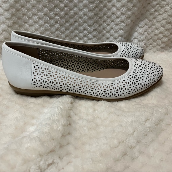WOMENS EASY SPIRIT ESKALEA E360 LOAFERS IN WHITE. NEW NO BOX! - Picture 2 of 5